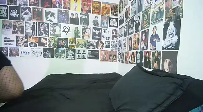 BonnieStardust online show from 2, 3, 2025