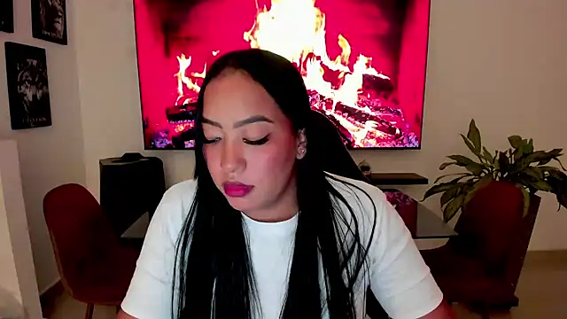 brunetenikole02 online show from 22, 10, 2025