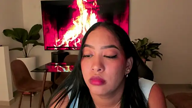 brunetenikole02 online show from 14, 4, 2026