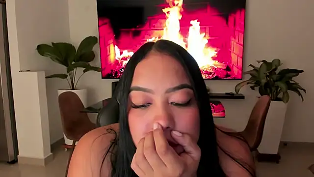 brunetenikole02 online show from 21, 4, 2026