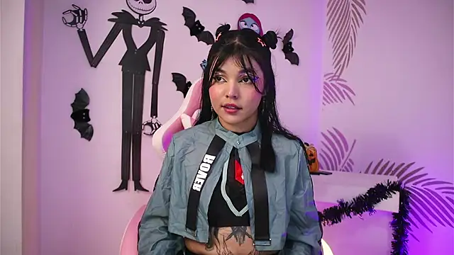 Snapshot of dianebleu chatting on 22, 10, 2025 dianebleu online show from 22, 10, 2025