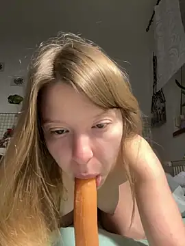 Snapshot of kimczii chatting on 7, 5, 2026 kimczii online show from 7, 5, 2026