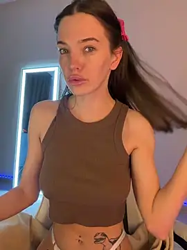 julia fly online show from 31, 3, 2026