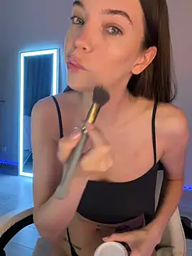 julia fly online show from 15, 4, 2026