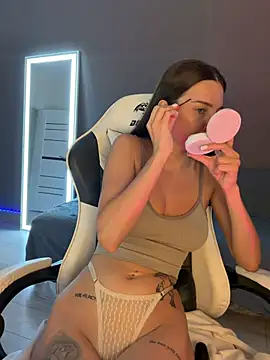 julia fly online show from 22, 6, 2026