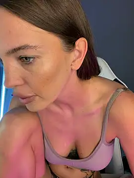 julia fly online show from 28, 6, 2026
