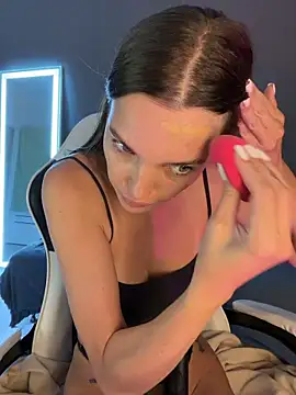 julia fly online show from 30, 6, 2026