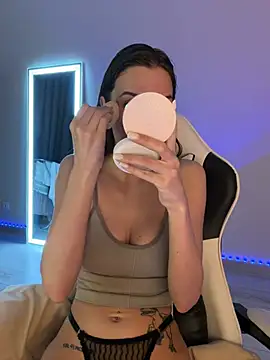 julia fly online show from 6, 4, 2026