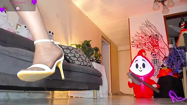 charlize legs online show from 10, 10, 2025