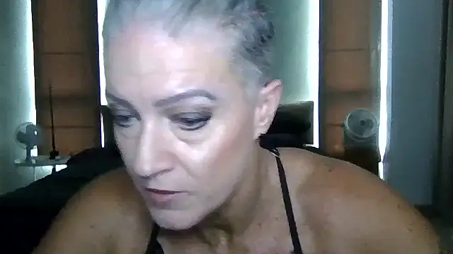 Snapshot of Devon2020 chatting on 2, 11, 2025 Devon2020 online show from 2, 11, 2025