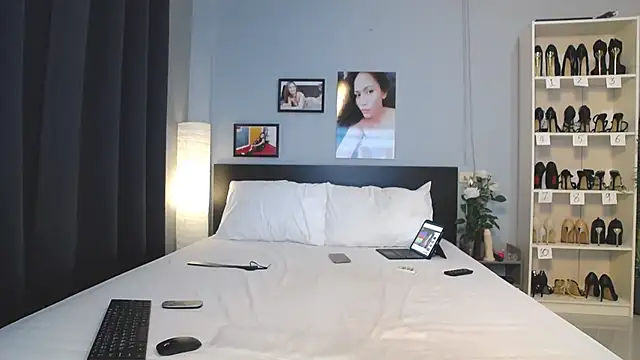 Hotbeebee online show from 19, 10, 2025