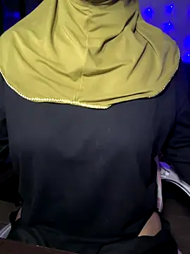 Snapshot of Jameela chatting on 6, 11, 2025 Jameela online show from 6, 11, 2025