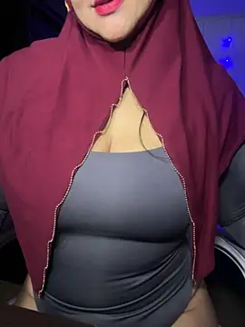 Snapshot of Jameela chatting on 5, 11, 2025 Jameela online show from 5, 11, 2025