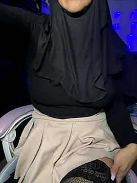 Snapshot of Jameela chatting on 2, 11, 2025 Jameela online show from 2, 11, 2025