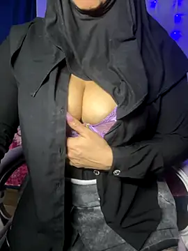 Snapshot of Jameela chatting on 12, 11, 2025 Jameela online show from 12, 11, 2025