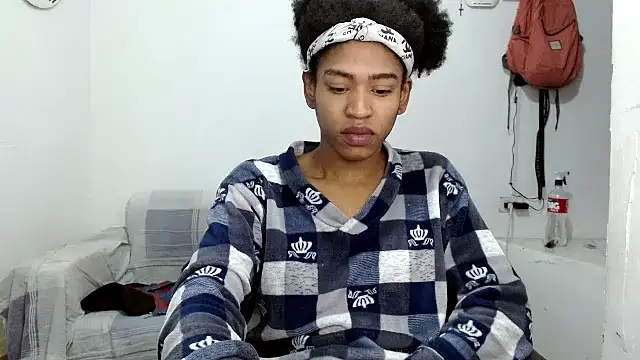 Snapshot of angelamarie1 chatting on 27, 10, 2025 angelamarie1 online show from 27, 10, 2025