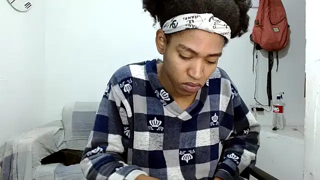 Snapshot of angelamarie1 chatting on 28, 10, 2025 angelamarie1 online show from 28, 10, 2025