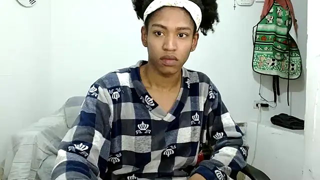 Snapshot of angelamarie1 chatting on 5, 11, 2025 angelamarie1 online show from 5, 11, 2025