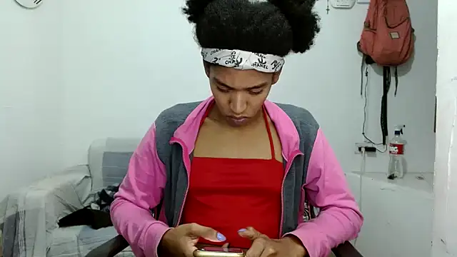 Snapshot of angelamarie1 chatting on 28, 10, 2025 angelamarie1 online show from 28, 10, 2025