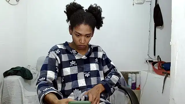 Snapshot of angelamarie1 chatting on 13, 10, 2025 angelamarie1 online show from 13, 10, 2025