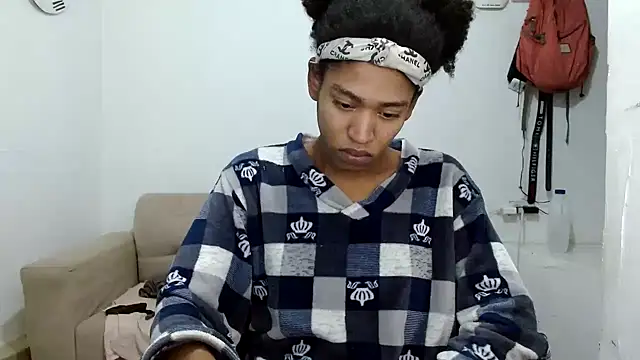 Snapshot of angelamarie1 chatting on 17, 11, 2025 angelamarie1 online show from 17, 11, 2025