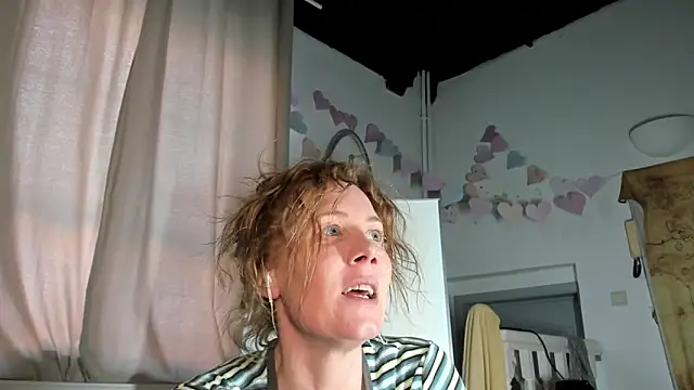 Lola Belgium online show from 6, 3, 2025
