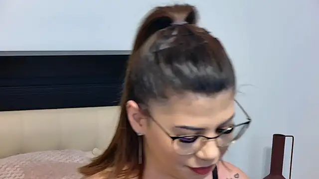 Sierra Halle online show from 17, 2, 2025