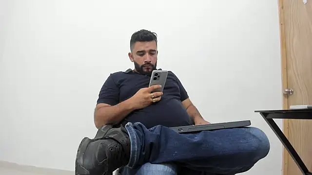 Snapshot of isearchcompany chatting on 24, 10, 2025 isearchcompany online show from 24, 10, 2025