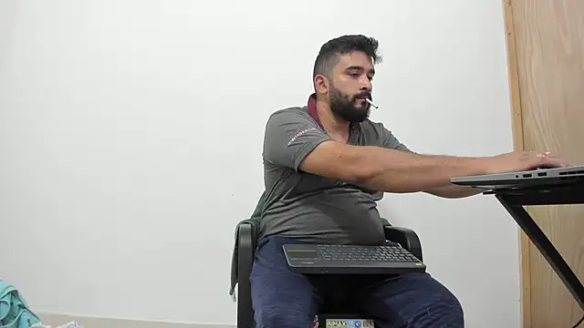 Snapshot of isearchcompany chatting on 1, 11, 2025 isearchcompany online show from 1, 11, 2025