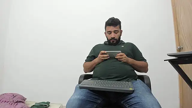 Snapshot of isearchcompany chatting on 13, 11, 2025 isearchcompany online show from 13, 11, 2025