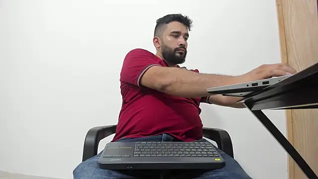 Snapshot of isearchcompany chatting on 28, 10, 2025 isearchcompany online show from 28, 10, 2025