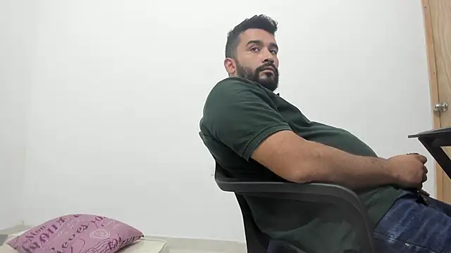 Snapshot of isearchcompany chatting on 8, 11, 2025 isearchcompany online show from 8, 11, 2025