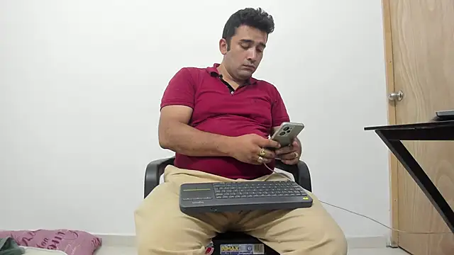 Snapshot of isearchcompany chatting on 27, 11, 2025 isearchcompany online show from 27, 11, 2025