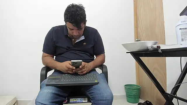 Snapshot of isearchcompany chatting on 30, 11, 2025 isearchcompany online show from 30, 11, 2025