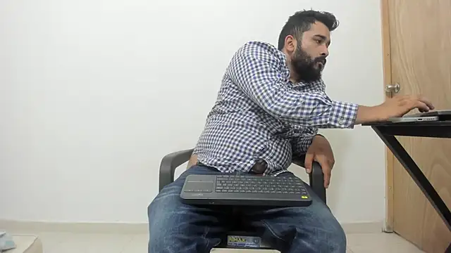 Snapshot of isearchcompany chatting on 20, 11, 2025 isearchcompany online show from 20, 11, 2025