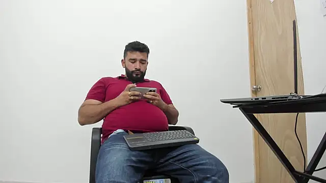 Snapshot of isearchcompany chatting on 2, 11, 2025 isearchcompany online show from 2, 11, 2025