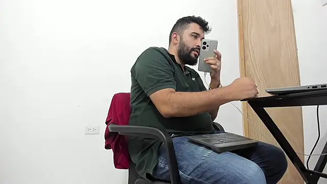 Snapshot of isearchcompany chatting on 6, 11, 2025 isearchcompany online show from 6, 11, 2025