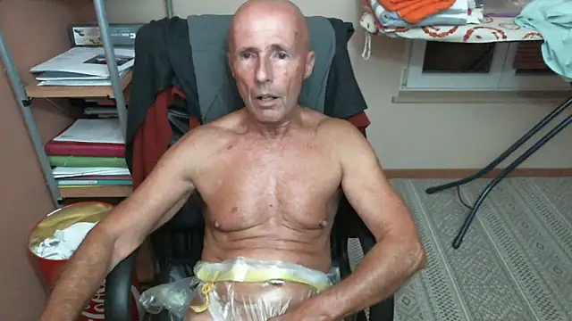 Snapshot of olibrius71 chatting on 19, 10, 2025 olibrius71 online show from 19, 10, 2025