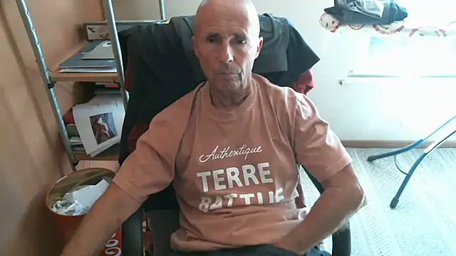 Snapshot of olibrius71 chatting on 7, 10, 2025 olibrius71 online show from 7, 10, 2025