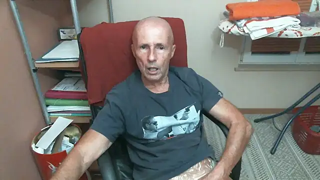 Snapshot of olibrius71 chatting on 3, 12, 2025 olibrius71 online show from 3, 12, 2025