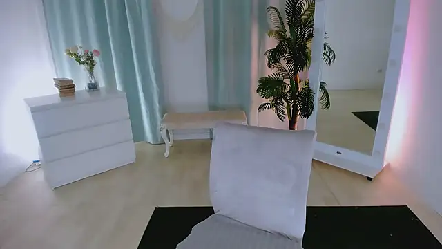 Snapshot of Karinella_x chatting on 17, 6, 2026 Karinella x online show from 17, 6, 2026