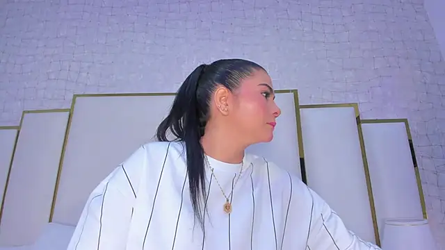 paola rodriguez online show from 11, 11, 2025