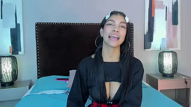 LauraAristizabal online show from 4, 3, 2025