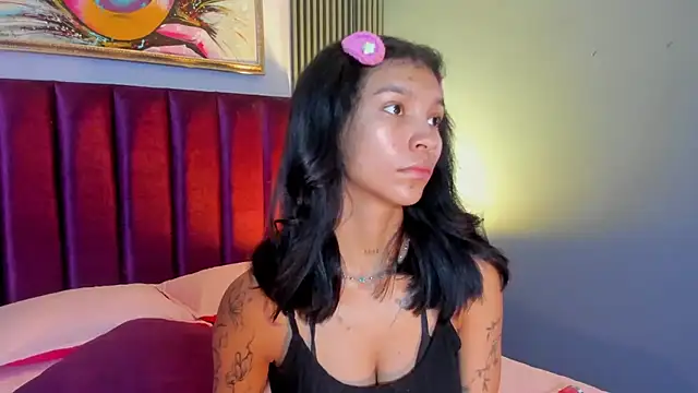 Snapshot of LauraAristizabal chatting on 28, 11, 2025 LauraAristizabal online show from 28, 11, 2025