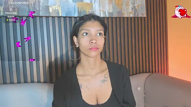 LauraAristizabal online show from 2, 10, 2025