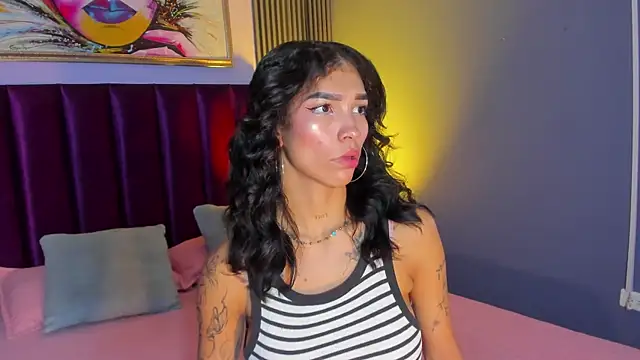 LauraAristizabal online show from 10, 4, 2026