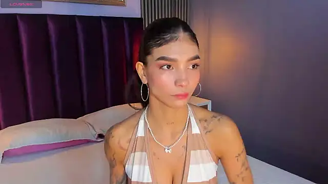LauraAristizabal online show from 5, 5, 2026