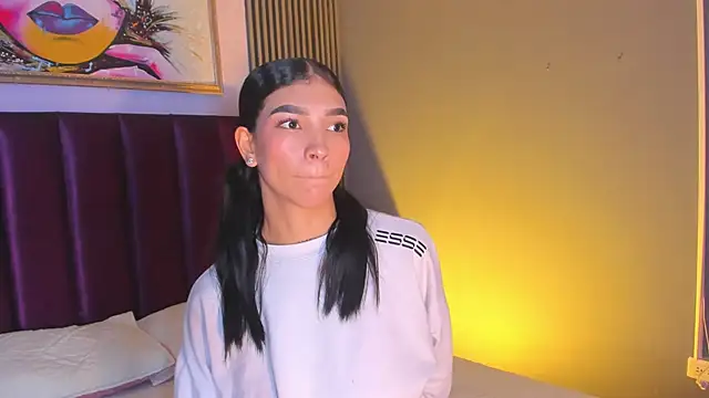 Snapshot of LauraAristizabal chatting on 11, 7, 2026 LauraAristizabal online show from 11, 7, 2026