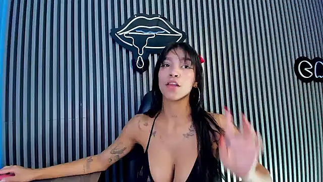 LauraAristizabal online show from 18, 2, 2025