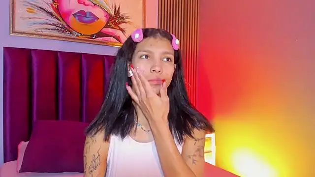 Snapshot of LauraAristizabal chatting on 27, 11, 2025 LauraAristizabal online show from 27, 11, 2025